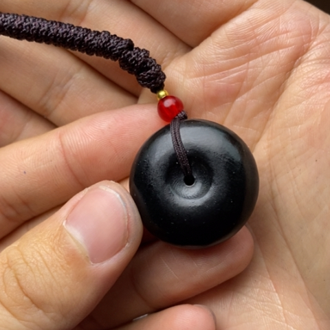 独***方和田玉未镶嵌颈饰