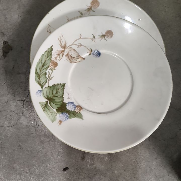 陶瓷盘子碗啥都有