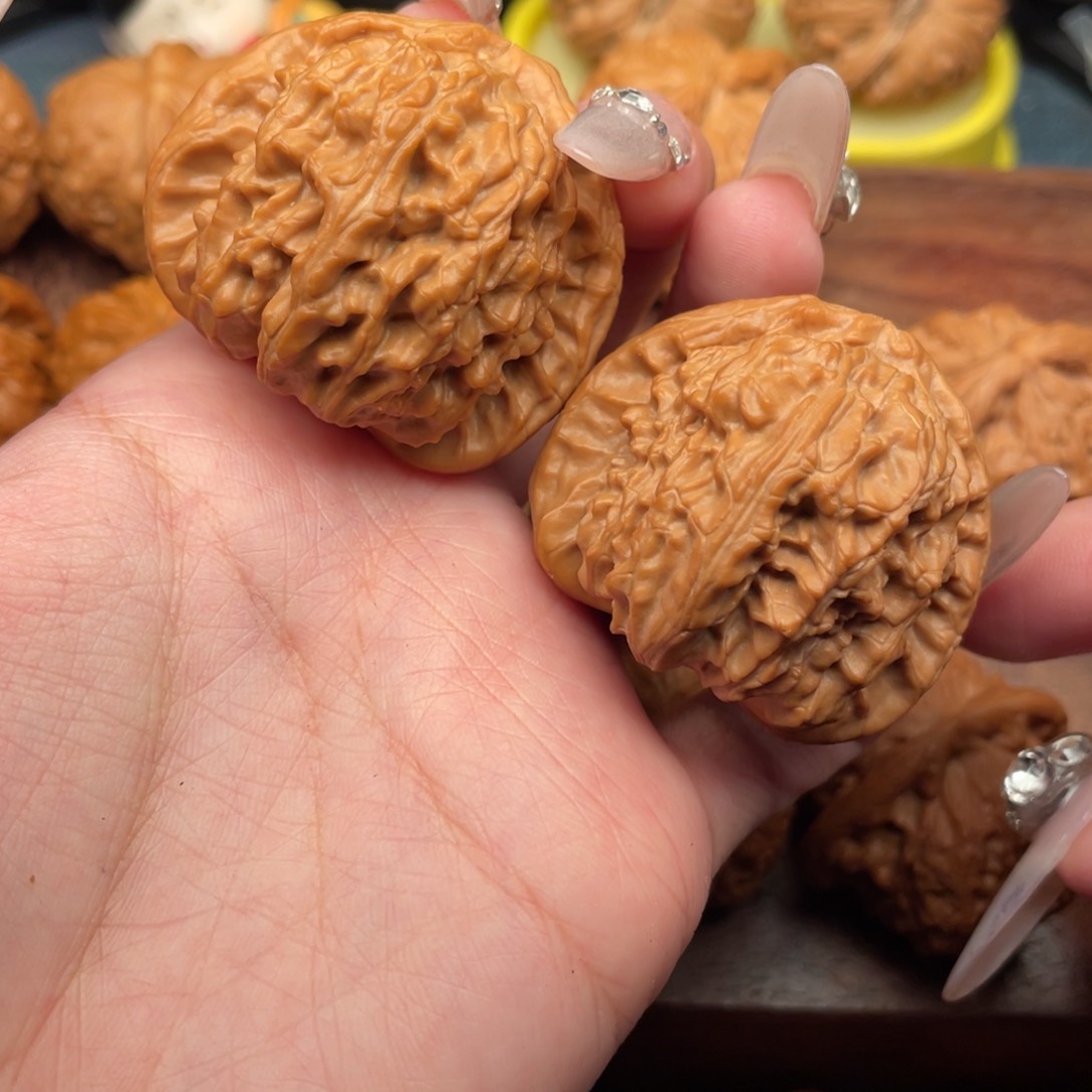 文玩核桃吊坠全品延庆一代三角白43，克重50