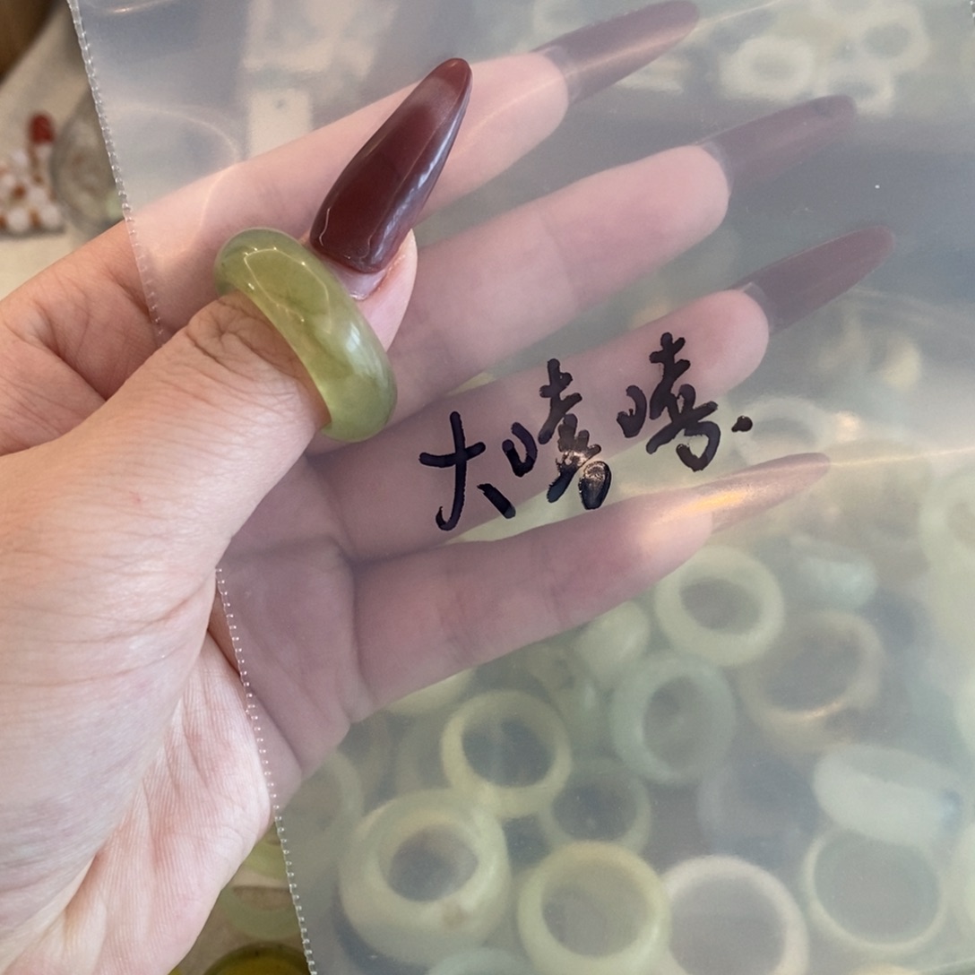 大***嘻蛇纹石玉未镶嵌戒指