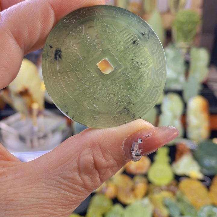 蛇纹石玉颈饰未镶嵌