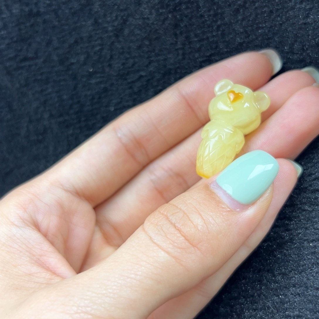 未镶嵌琥珀珠宝奇石