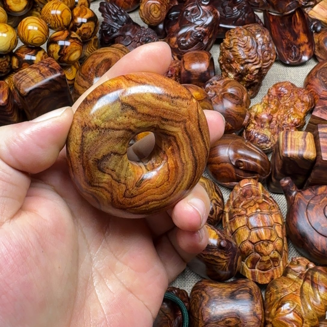 像***人黄花梨/降香黄檀我