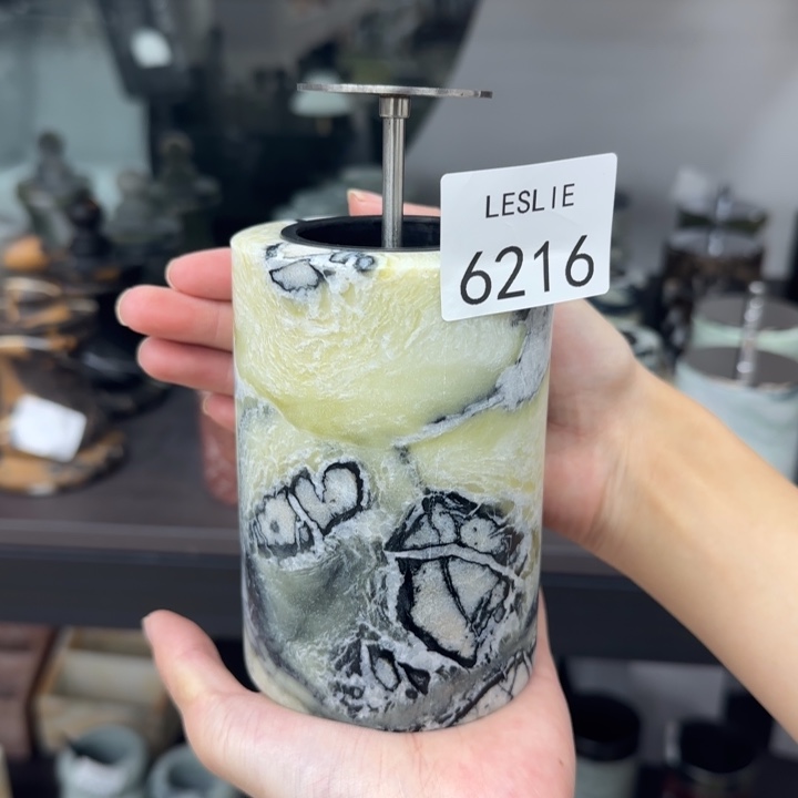 X216.             罐