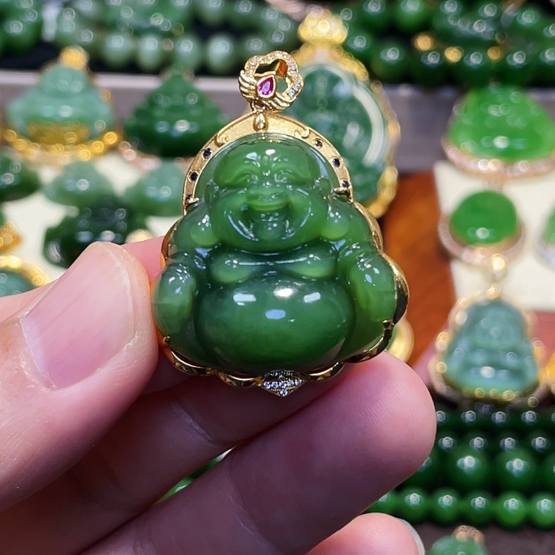 和田玉（碧玉）18K金镶嵌颈饰佛公28m m