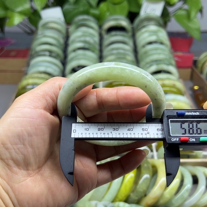蛇纹石玉未镶嵌手镯23