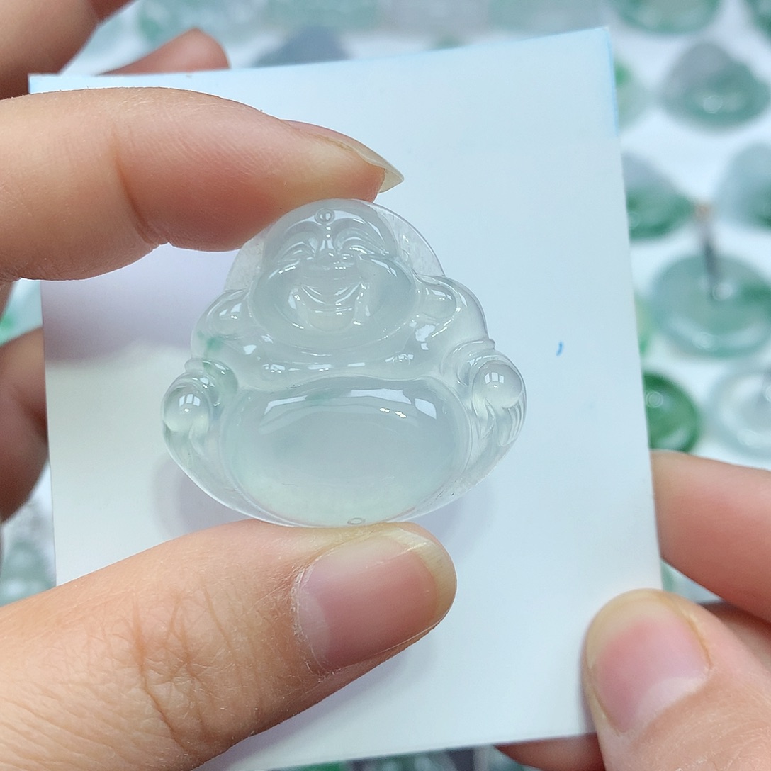 翡翠颈饰未镶嵌佛