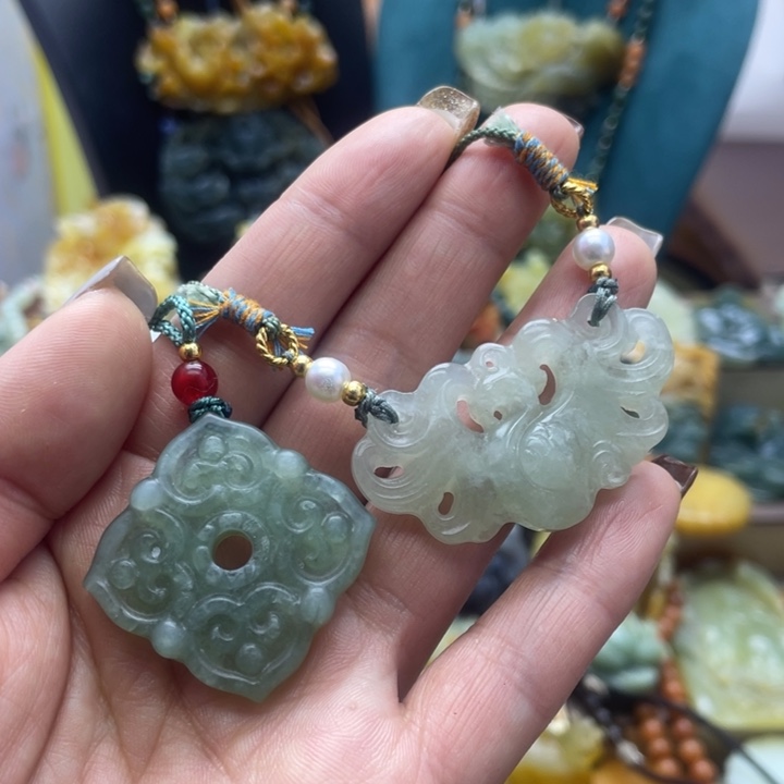 蛇纹石玉合金颈饰
