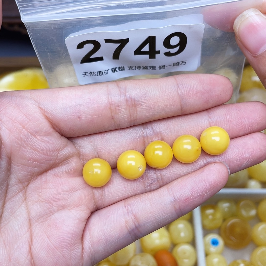 齐****蜜蜡未镶嵌珠宝奇石10+
