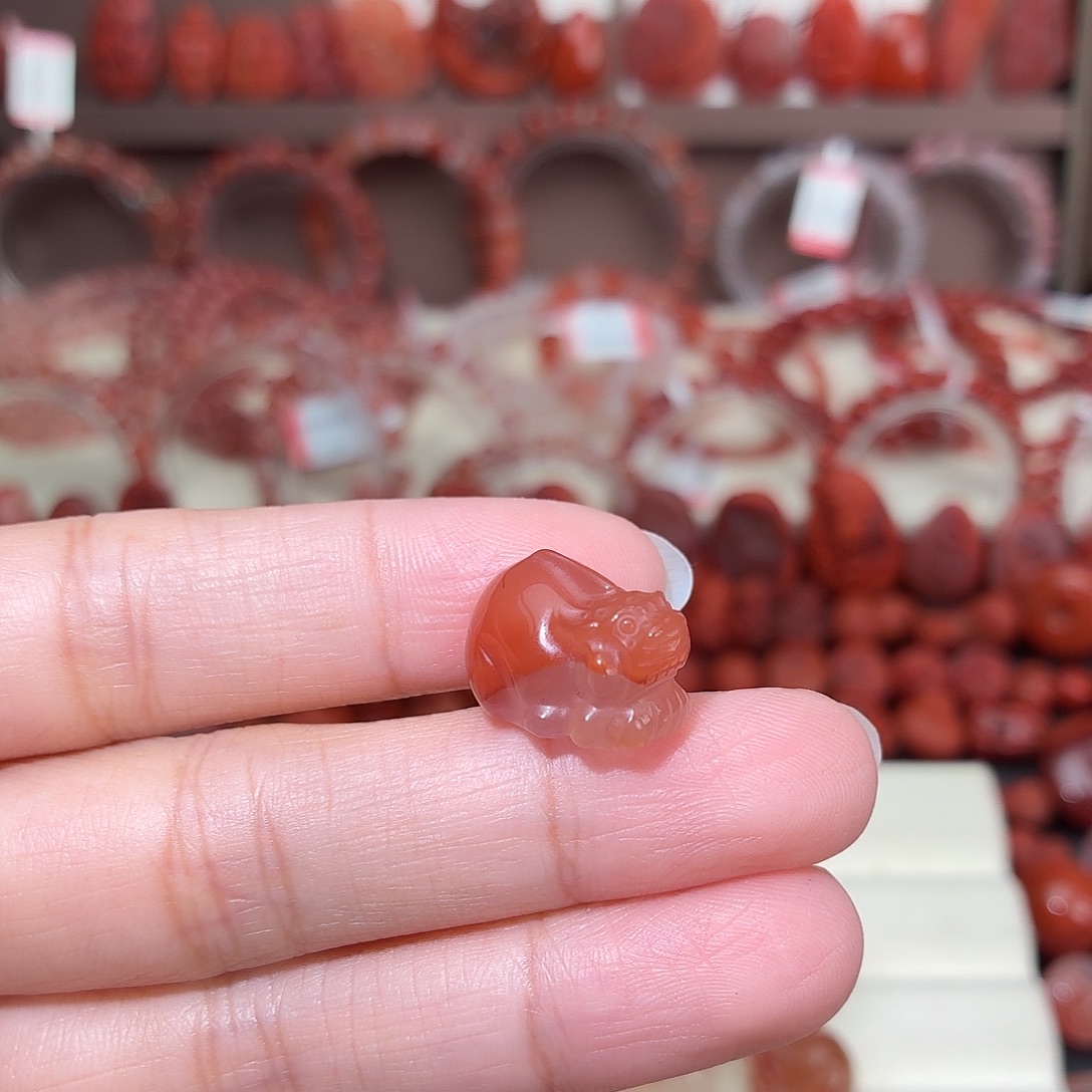 惠***尔南红玛瑙未镶嵌颈饰貔貅