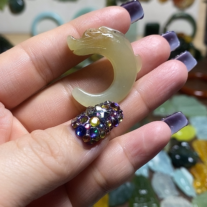 蛇纹石玉吊坠未镶嵌