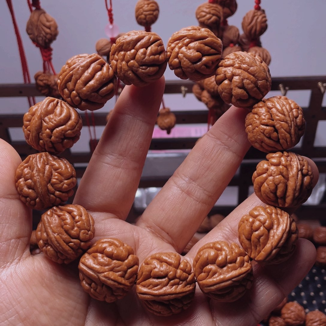 木质类龙纹桃枭手串