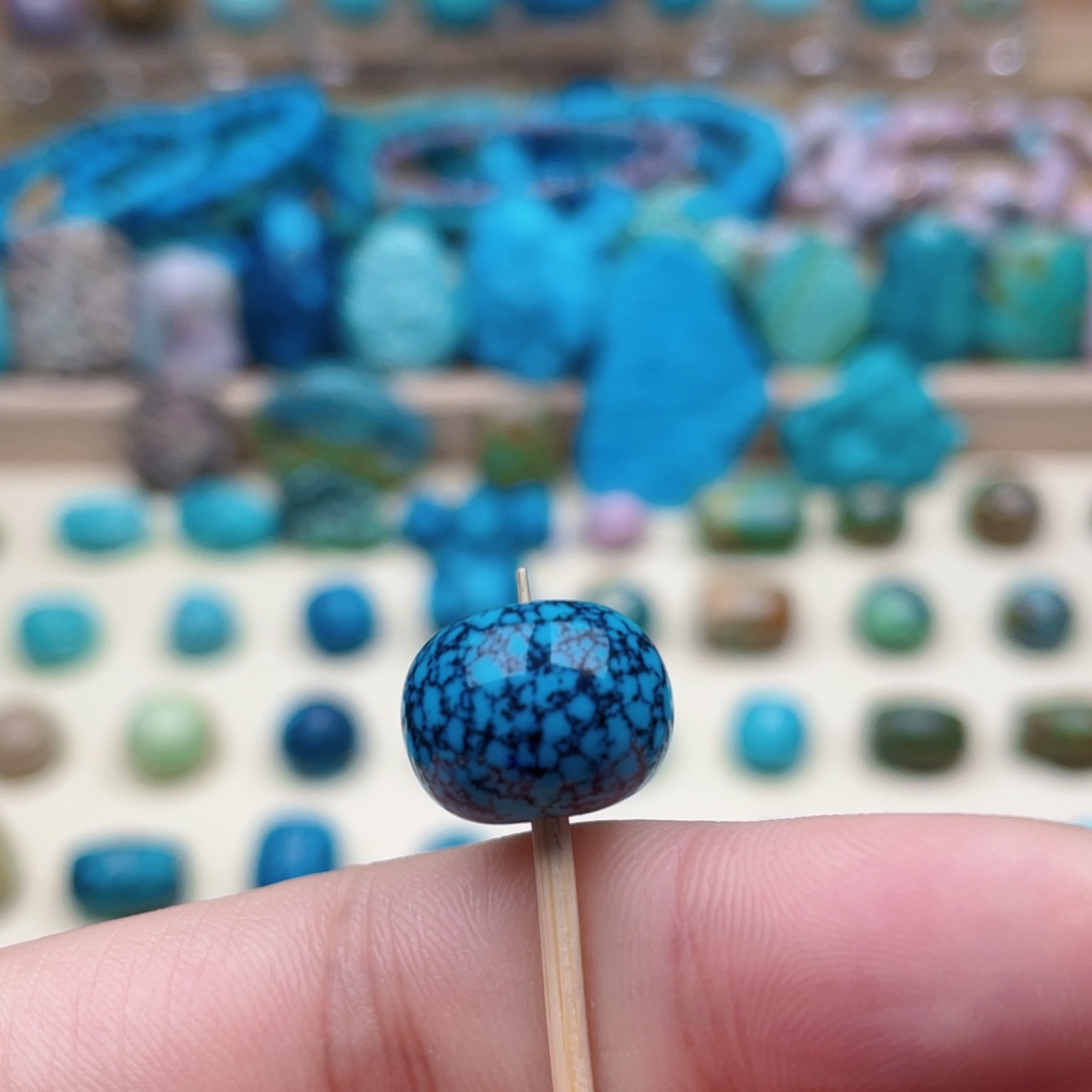 小***生绿松石未镶嵌绿松石