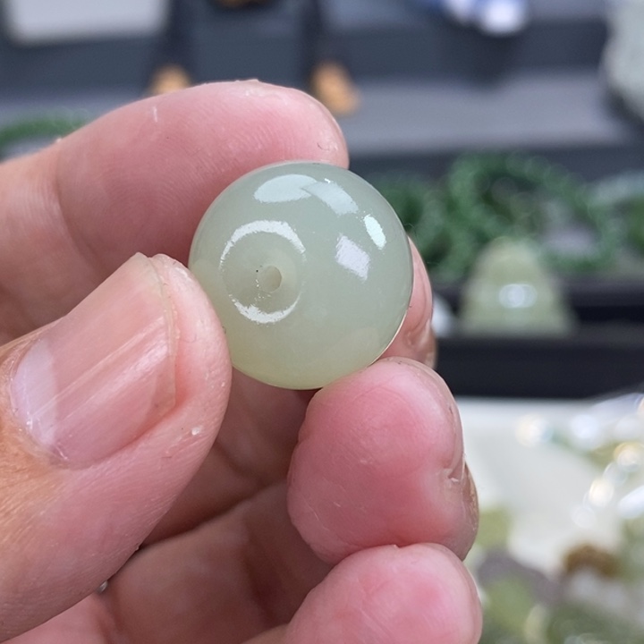 和田玉颈饰未镶嵌知***…