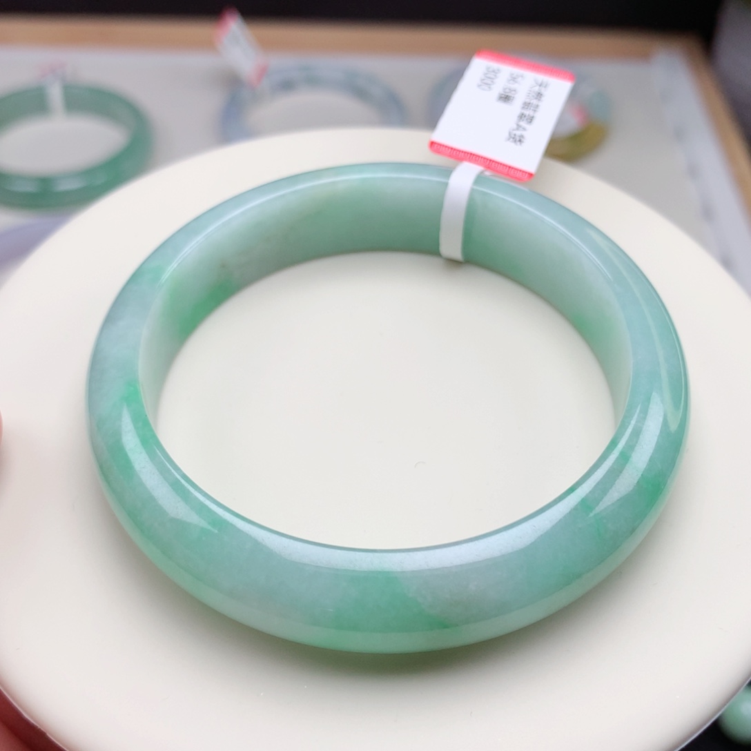 翡翠未镶嵌手镯56.8圈