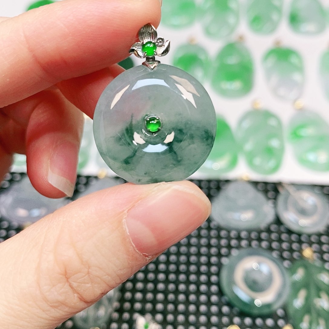 翡翠吊坠(不含链)18K金镶嵌