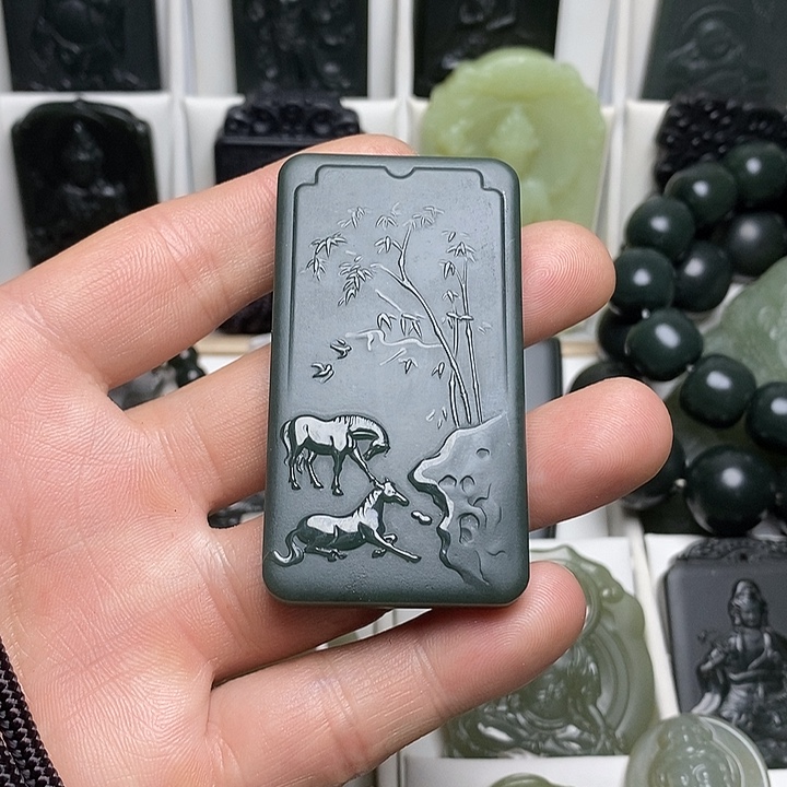 牛***哥和田玉（青玉）未镶嵌颈饰