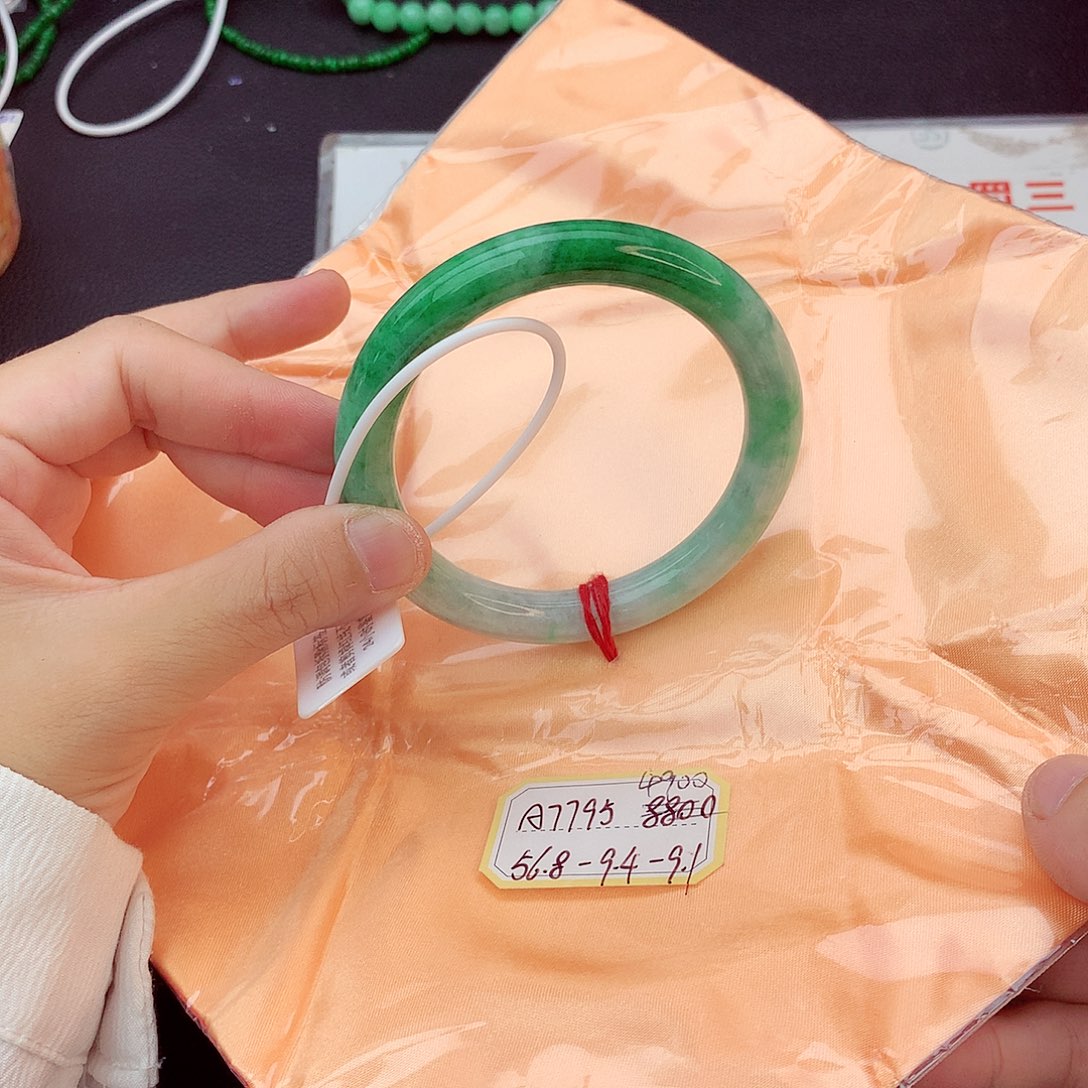 翡翠未镶嵌手镯翡翠