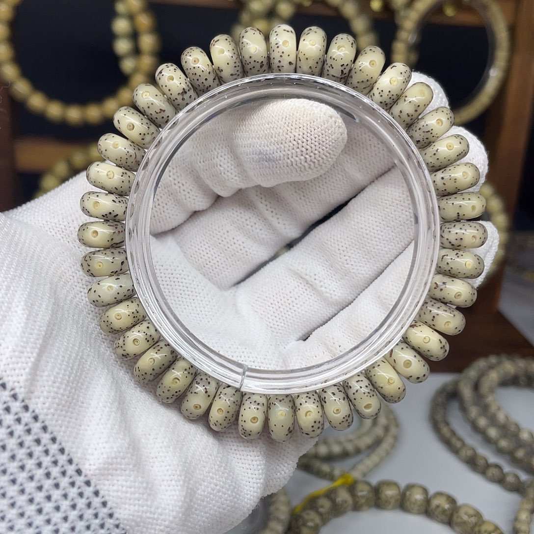 星月菩提吊坠10-5，灰冰一线天