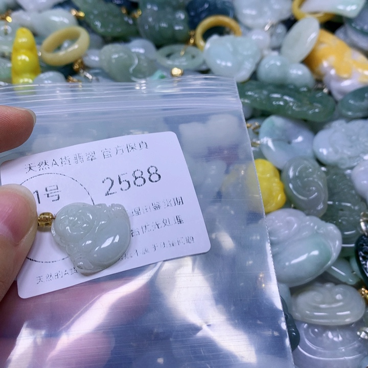 翡翠未镶嵌颈饰翡翠