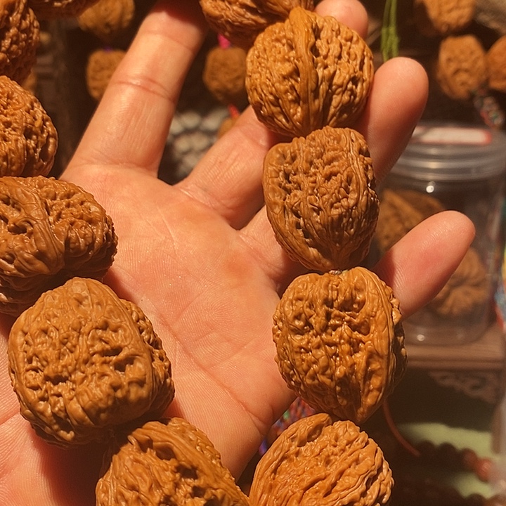 爱***。文玩核桃吊坠南疆石手持31