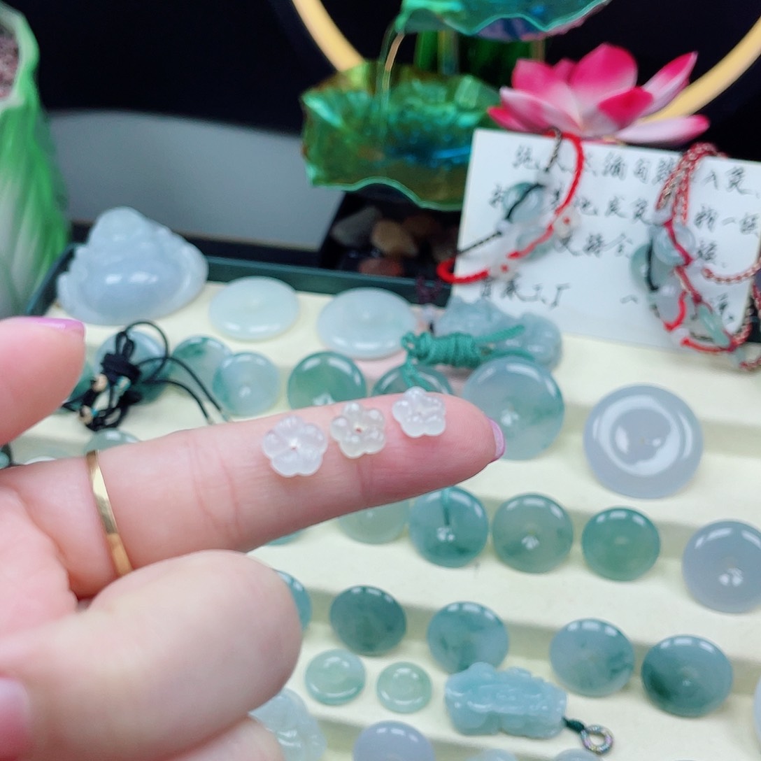 颈饰足银镶嵌翡翠阳****师8386664