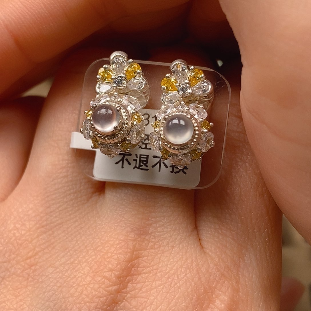 翡翠颈饰未镶嵌翡翠蛋面