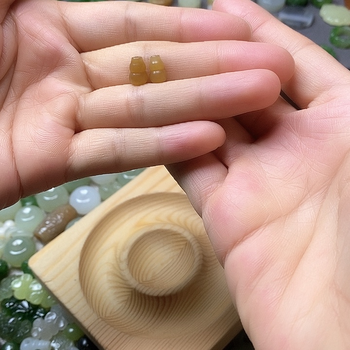 未镶嵌和田玉挂件指****光