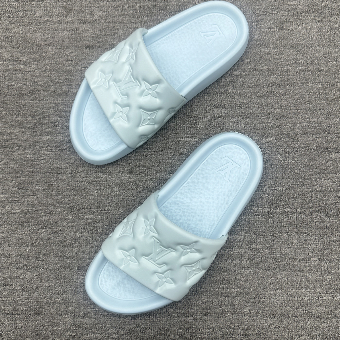 99新 LouisVuitton/路易威登 41 lv 浮雕拖鞋 淡蓝色 99新