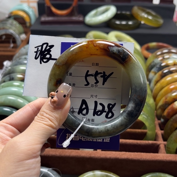 蛇纹石玉手镯未镶嵌