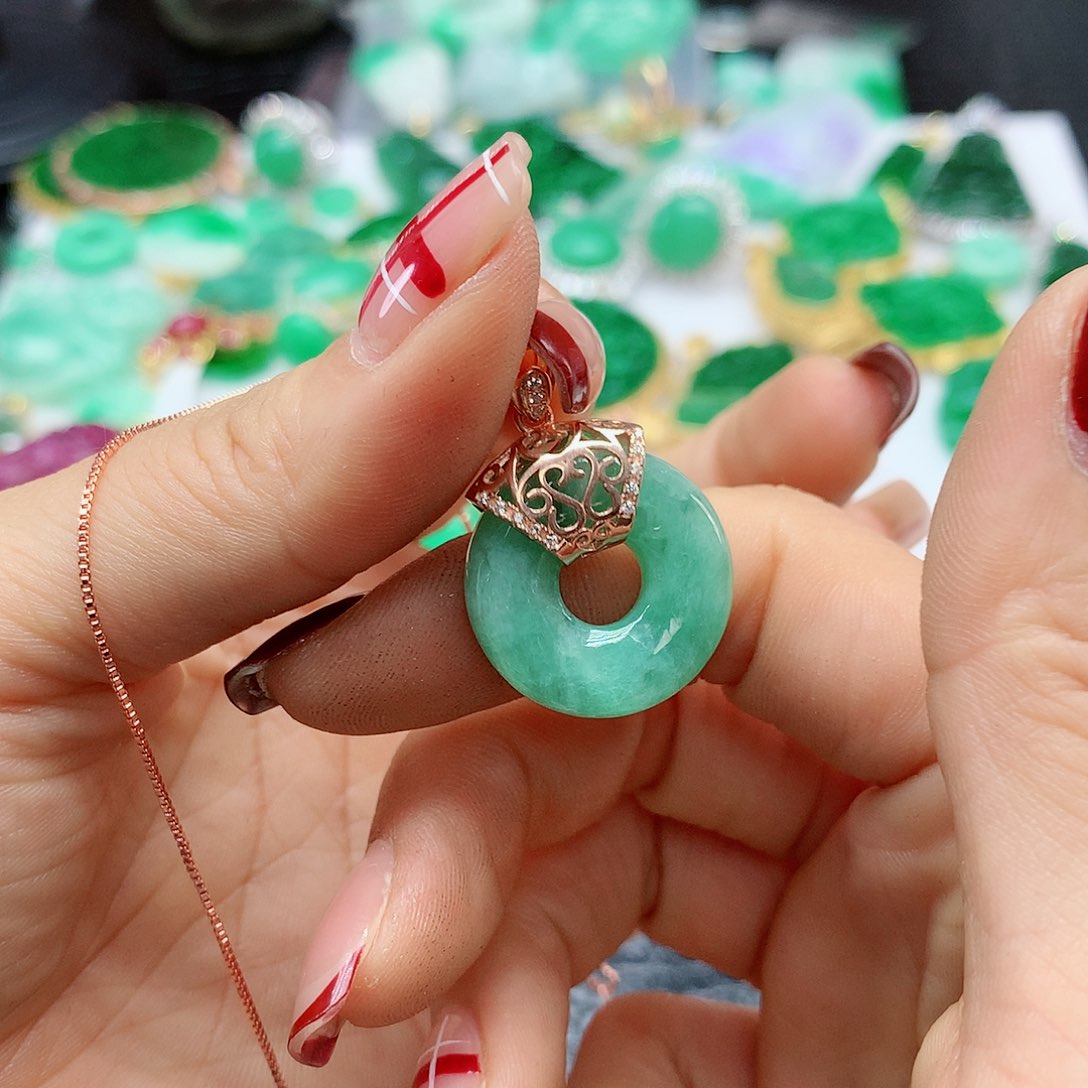 【闪购商品】翡翠吊坠(赠链)合金