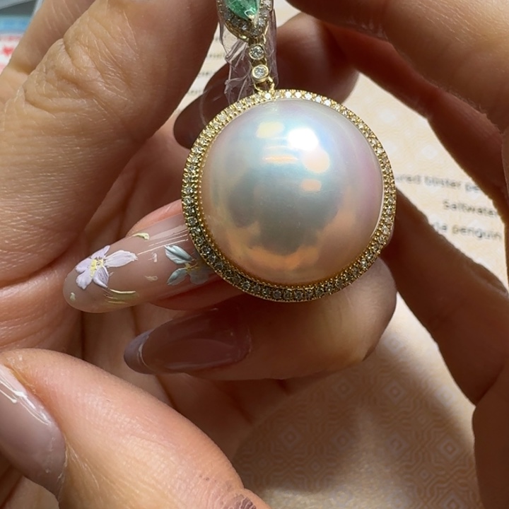 18K金镶嵌拼合珍珠（马贝珠）颈饰