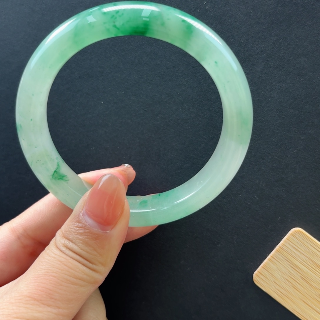 石英质玉手镯未镶嵌56