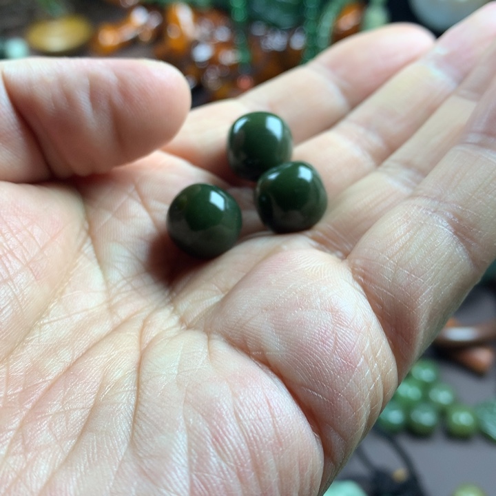 透闪石质玉吊坠未镶嵌一*