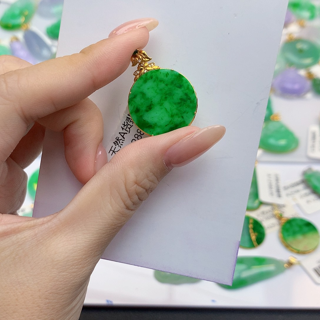 颈饰18K金镶嵌翡翠翡翠