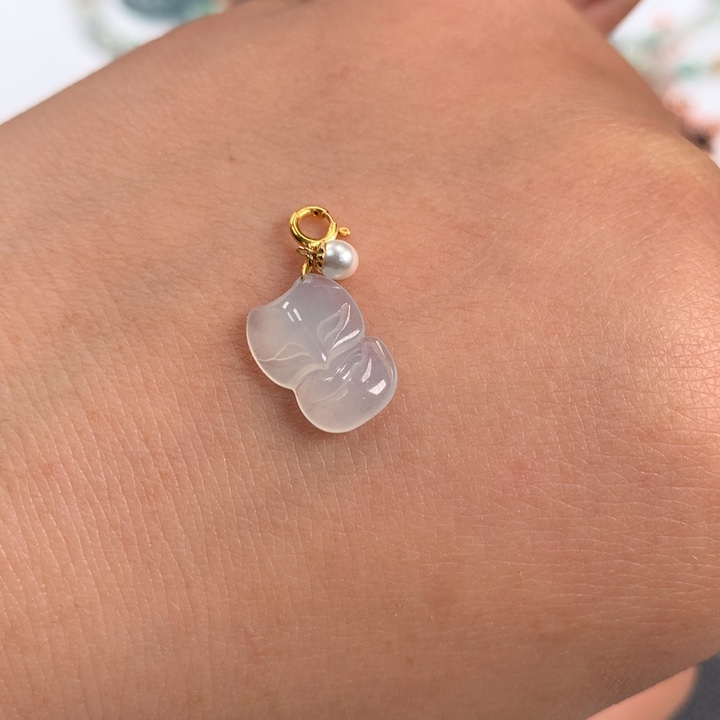 翡翠颈饰18K金镶嵌比**?狐狸