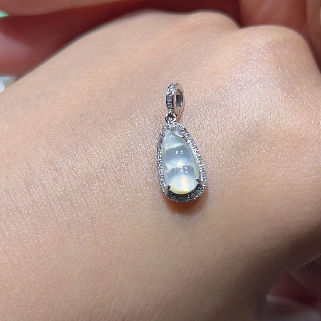 翡翠颈饰18K金镶嵌吊坠