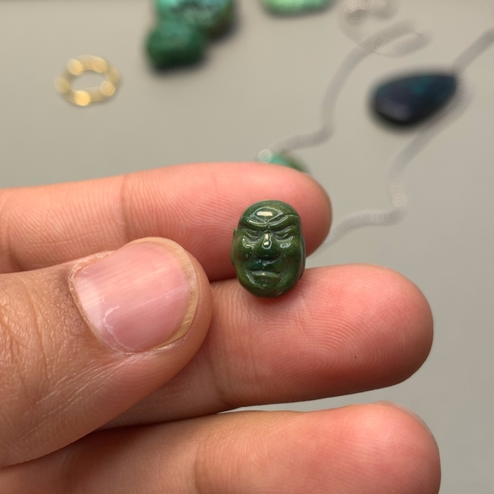 绿松石未镶嵌颈饰