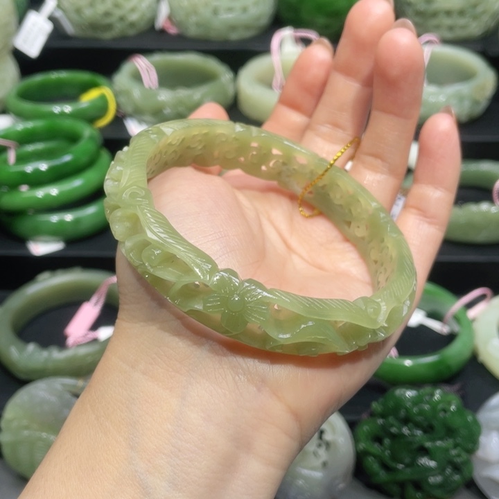 和田玉手镯66+圈口 编号38未镶嵌