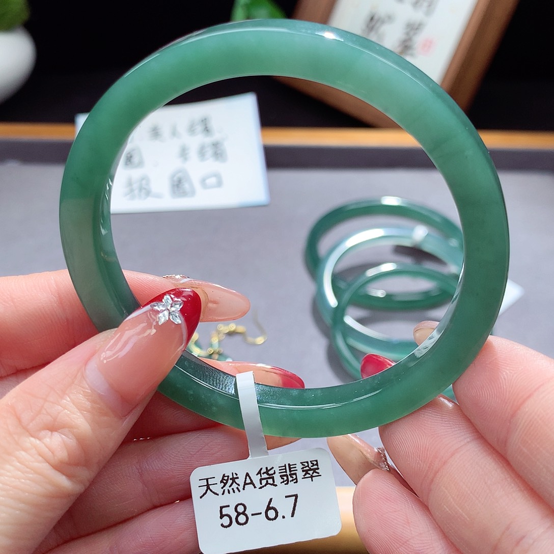 翡翠手镯（圆镯）未镶嵌