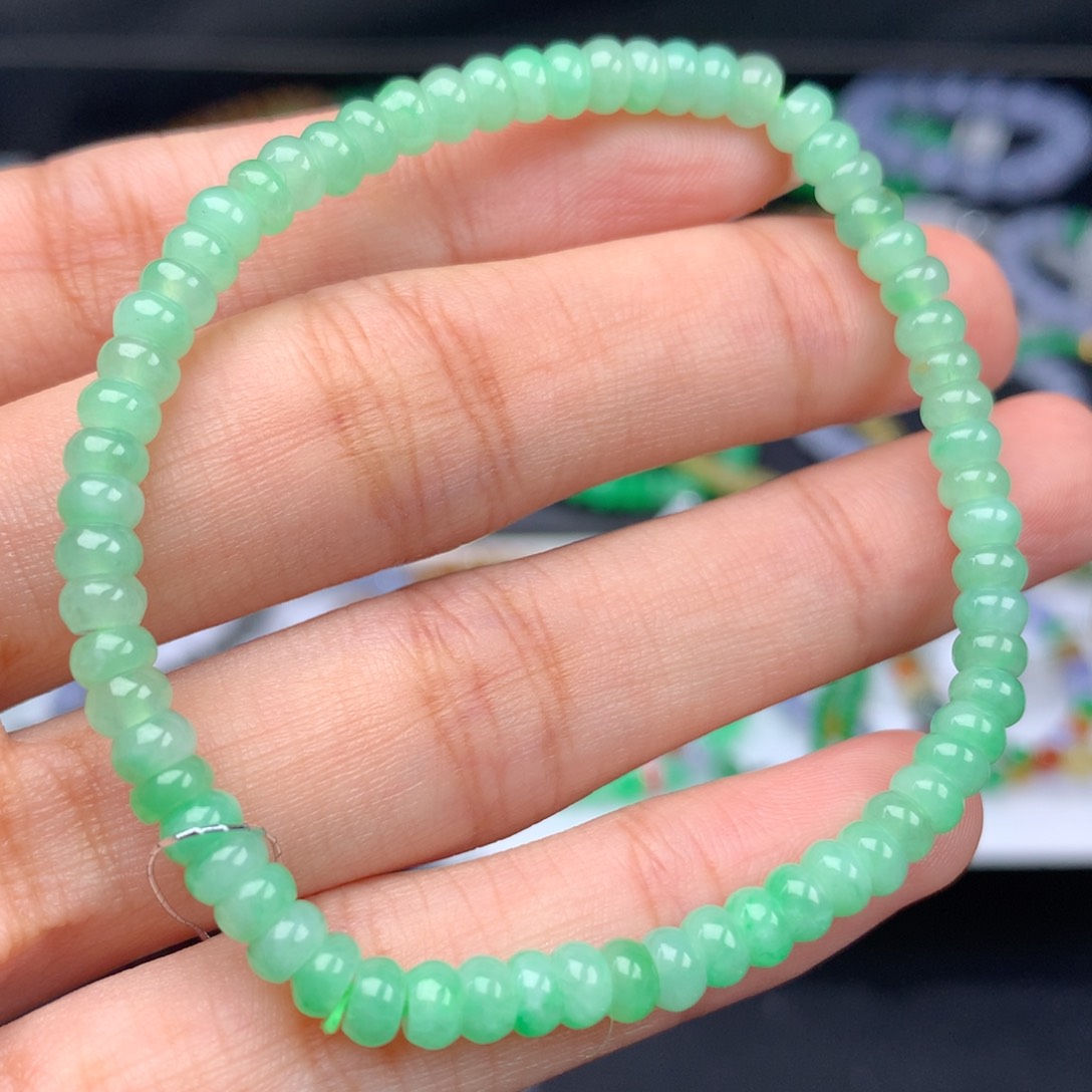 翡翠手链未镶嵌卡