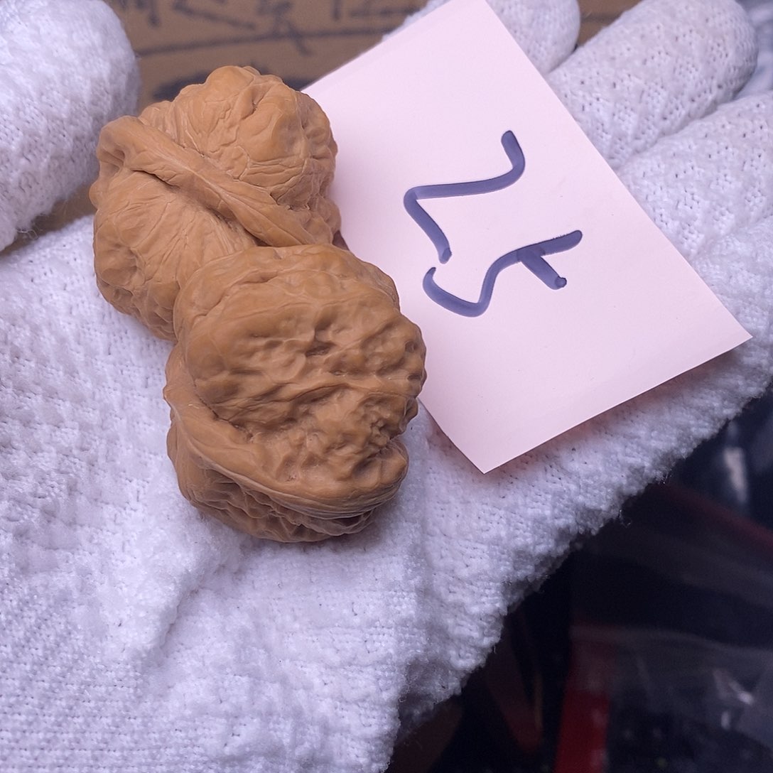 桃核把件离***谱蛤蟆头核桃