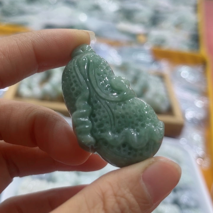 翡翠未镶嵌颈饰翡翠