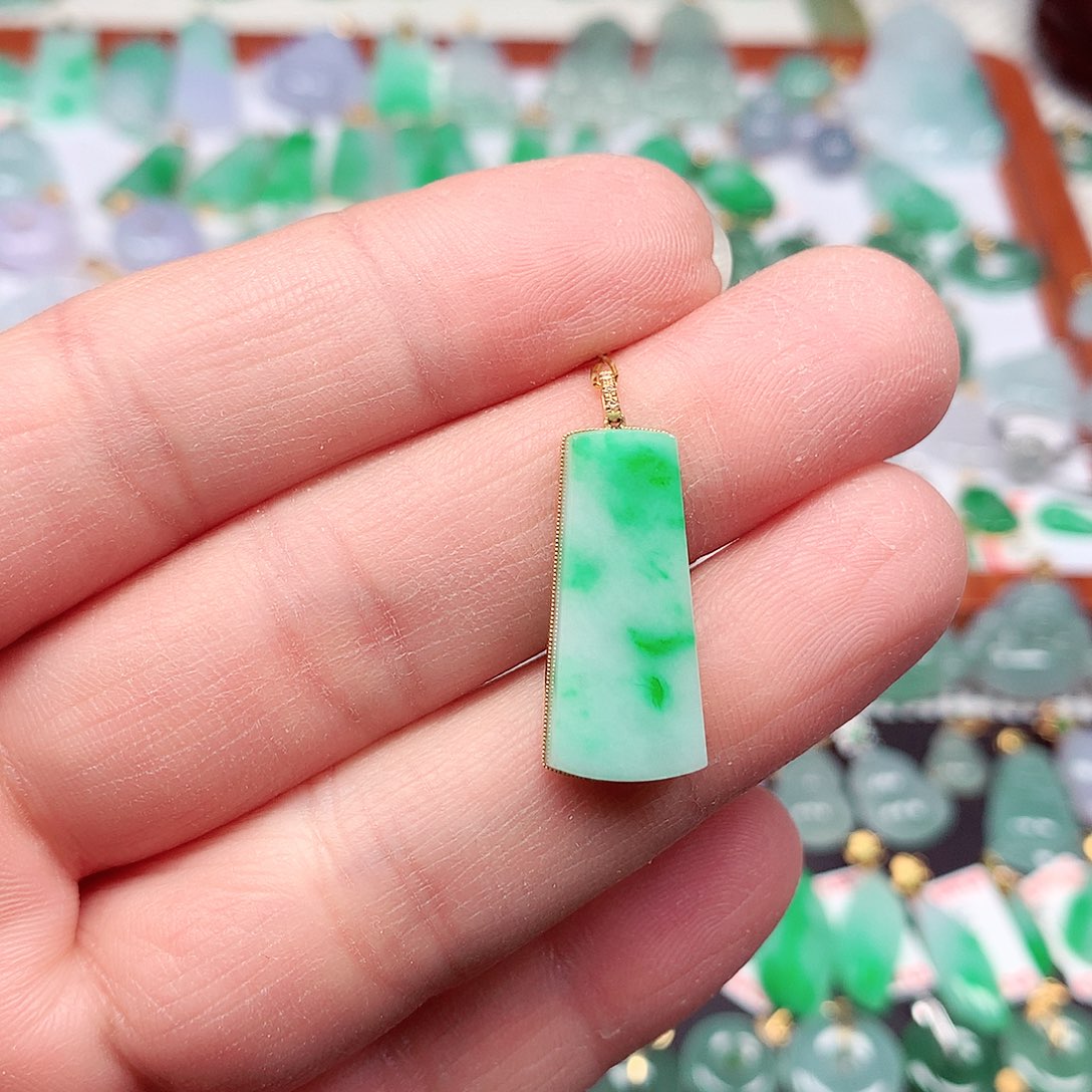 翡翠颈饰18K金镶嵌天然翡翠A货