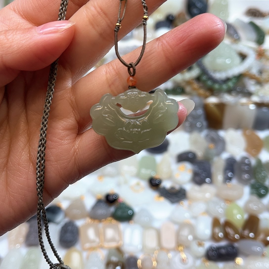 和田玉吊坠(赠链)未镶嵌