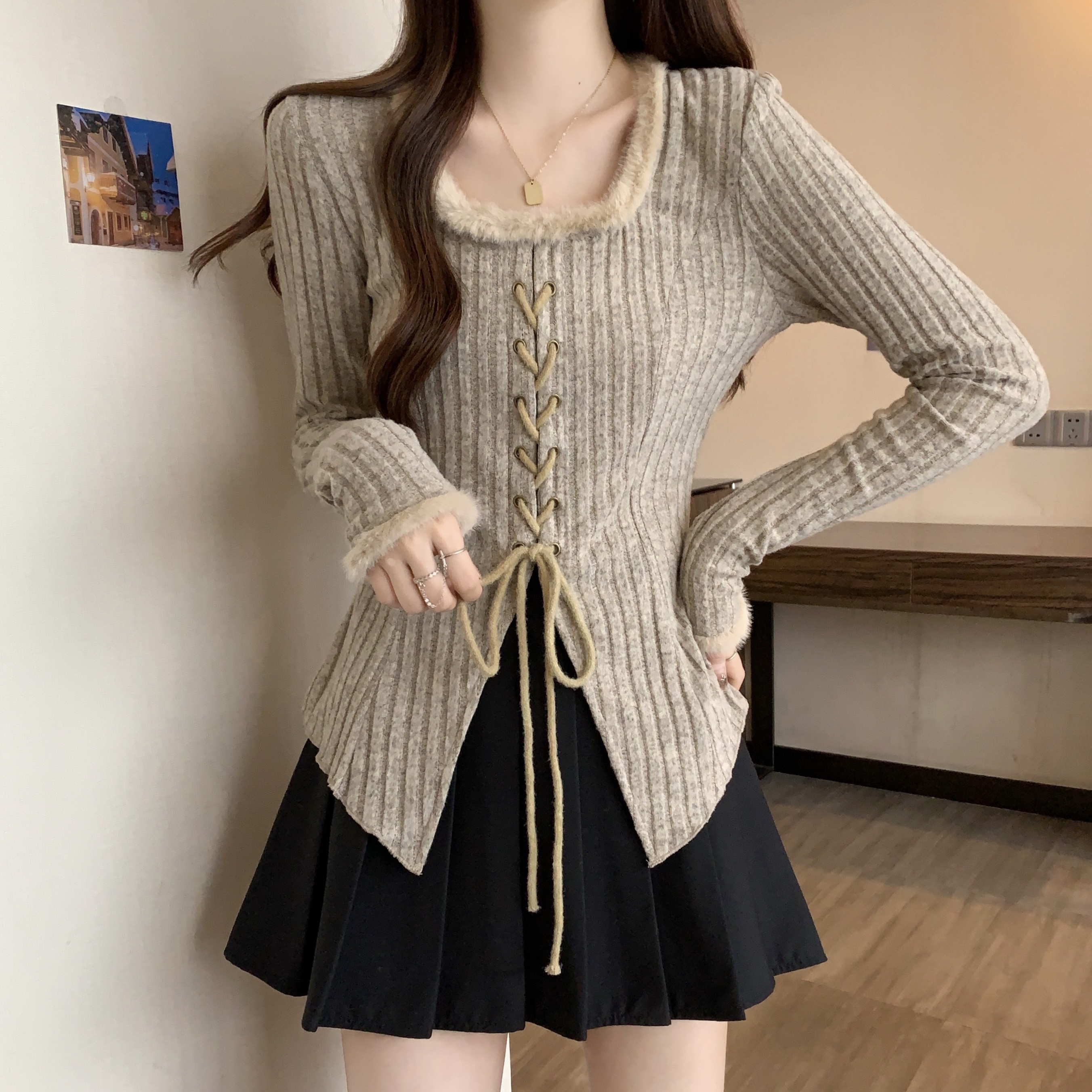 秋冬季新款时尚小众设计感长袖纯欲风辣妹显瘦毛绒领百搭洋气上衣