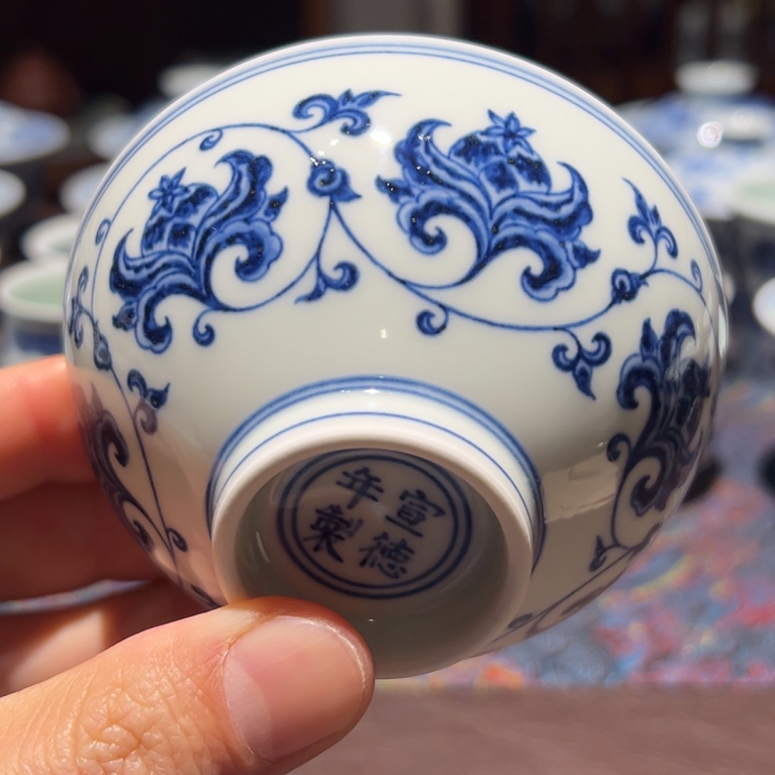 杯青花缠枝莲双钩莲主人杯口径约9厘米