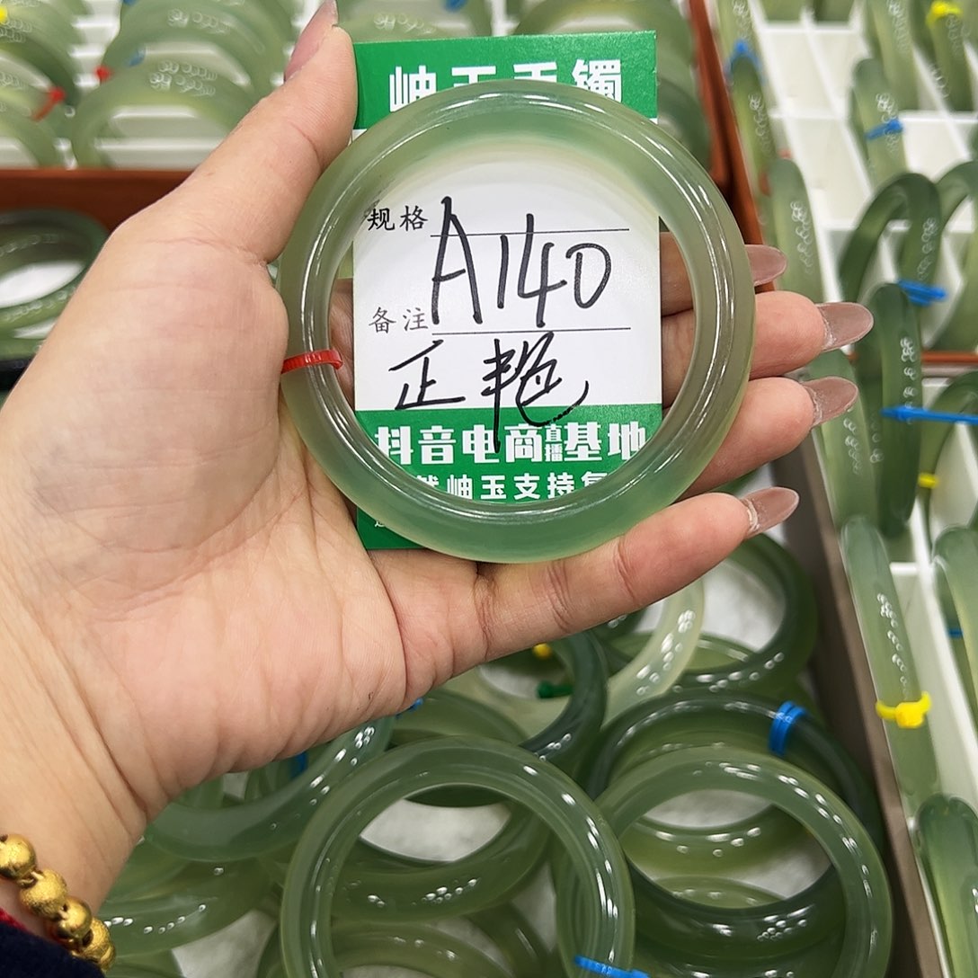 正***暖蛇纹石玉未镶嵌手镯