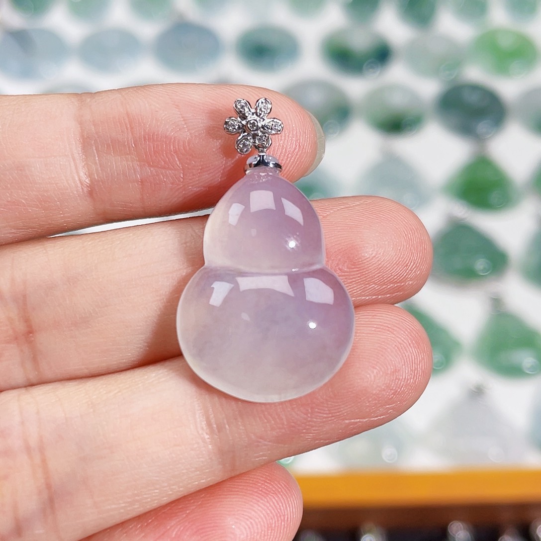 颈饰18K金镶嵌翡翠吊坠