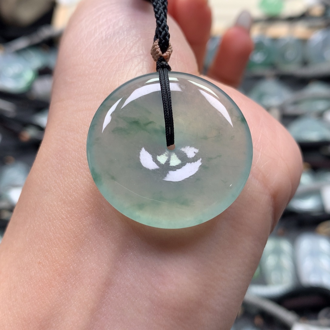 翡翠颈饰未镶嵌扣子